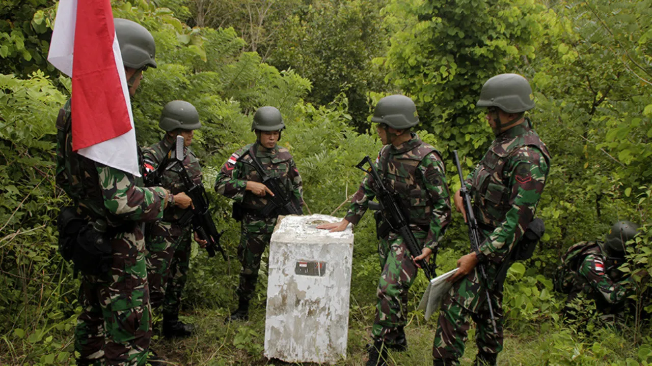 Mencegah Aksi Kejahatan, Aparat TNI Dan Polri Lakukan Patroli Di Perbatasan Timor Leste