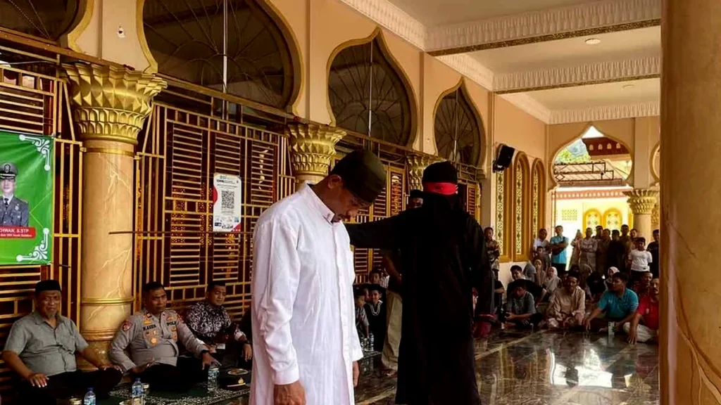 Kejari Aceh Selatan Mengeksekusi 9 Cambuk Para Terpidana